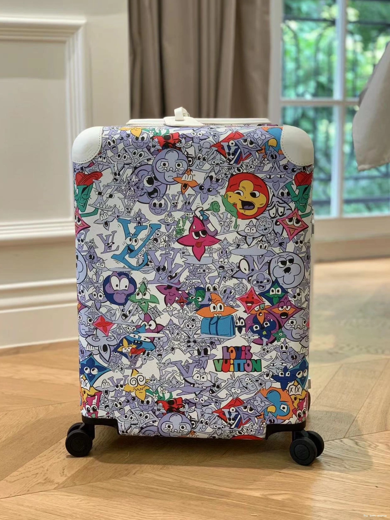 CABIN HORIZON 55 37L CUSTOM SUITCASE COMICS 0815